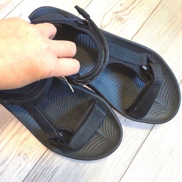 (8-1768)   All in Motion Sandals Size 6 - Picture 7 of 9